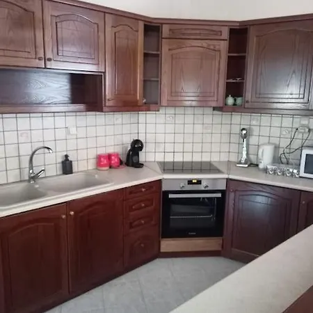Giannis House In *